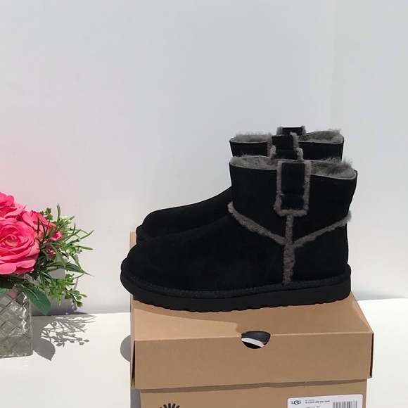 UGG Classic Mini Spill Seam - Picture 5 of 8